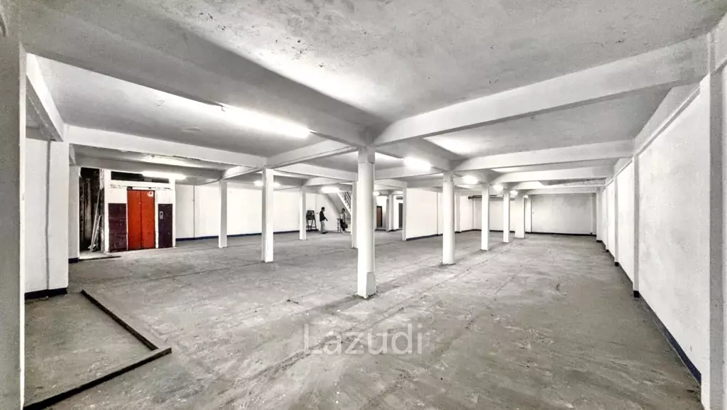 High Traffic 5-Storey Building with Prime Sukhumvit Road Frontage at Udomsuk/  Bangna