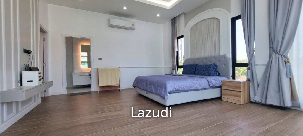 4 Beds 4 Baths 550 SQ.M. Horseshoe Point
