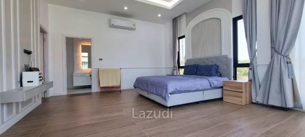 4 Beds 4 Baths 550 SQ.M. Horseshoe Point