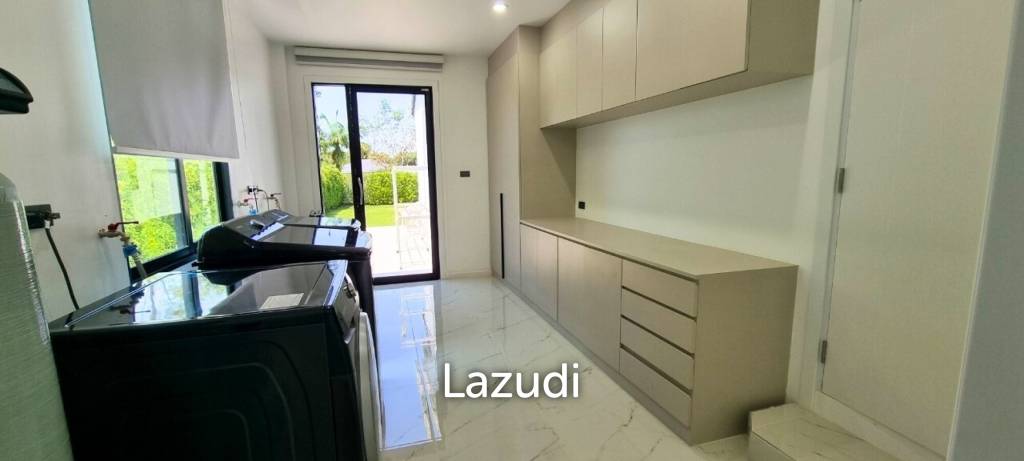 4 Beds 4 Baths 550 SQ.M. Horseshoe Point
