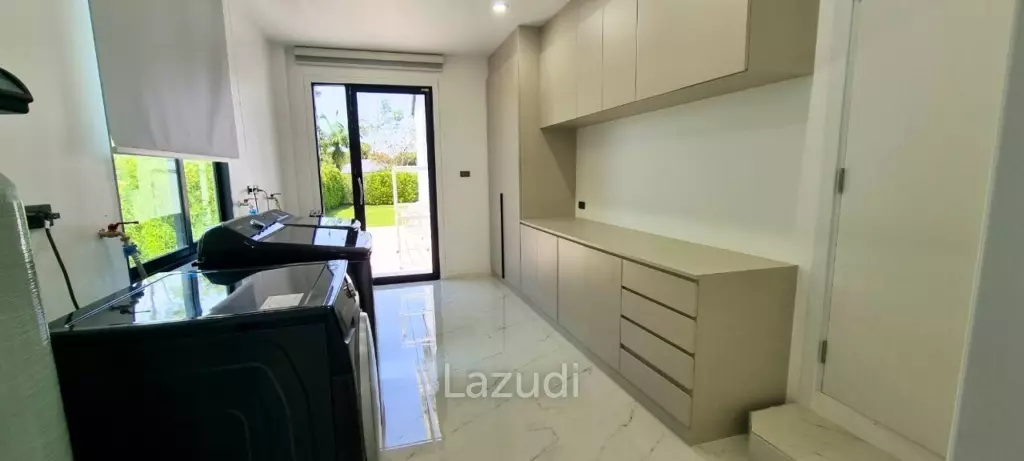 4 Beds 4 Baths 550 SQ.M. Horseshoe Point