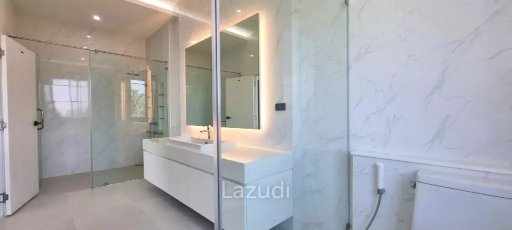 4 Beds 4 Baths 550 SQ.M. Horseshoe Point