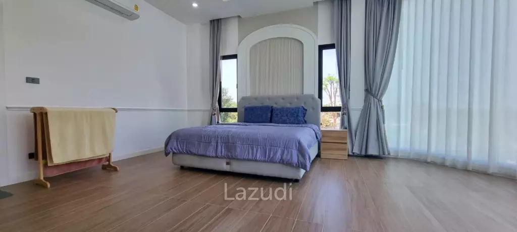 4 Beds 4 Baths 550 SQ.M. Horseshoe Point