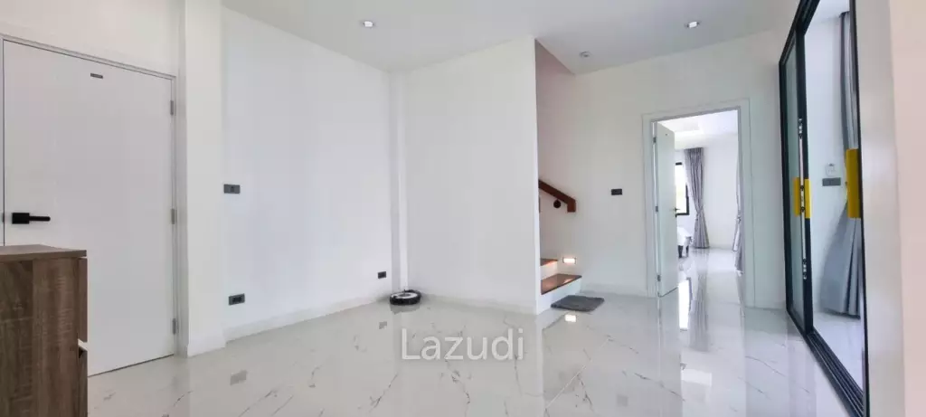4 Beds 4 Baths 550 SQ.M. Horseshoe Point