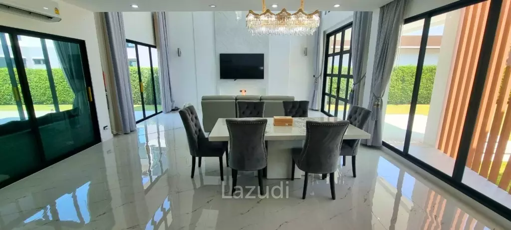 4 Beds 4 Baths 550 SQ.M. Horseshoe Point