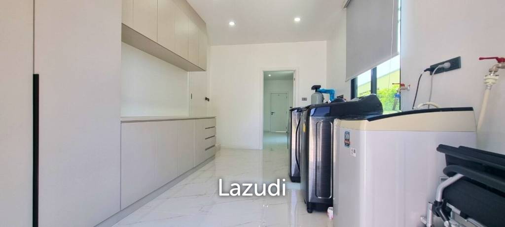 4 Beds 4 Baths 550 SQ.M. Horseshoe Point