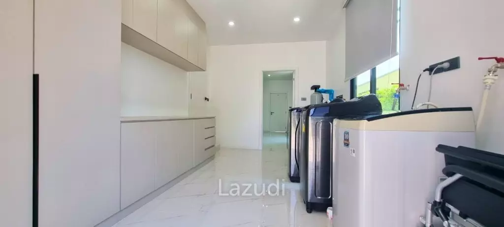 4 Beds 4 Baths 550 SQ.M. Horseshoe Point