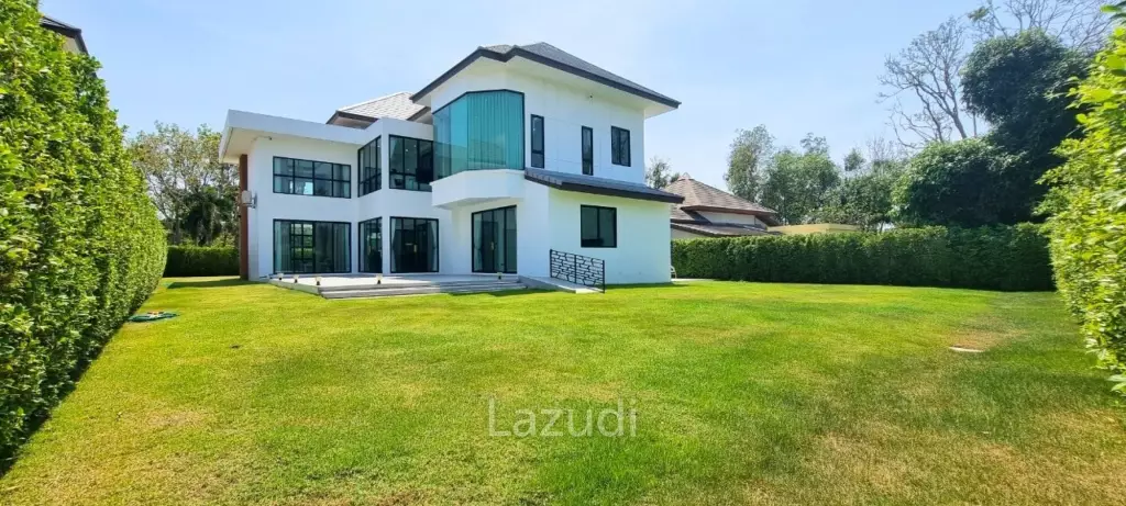 4 Beds 4 Baths 550 SQ.M. Horseshoe Point