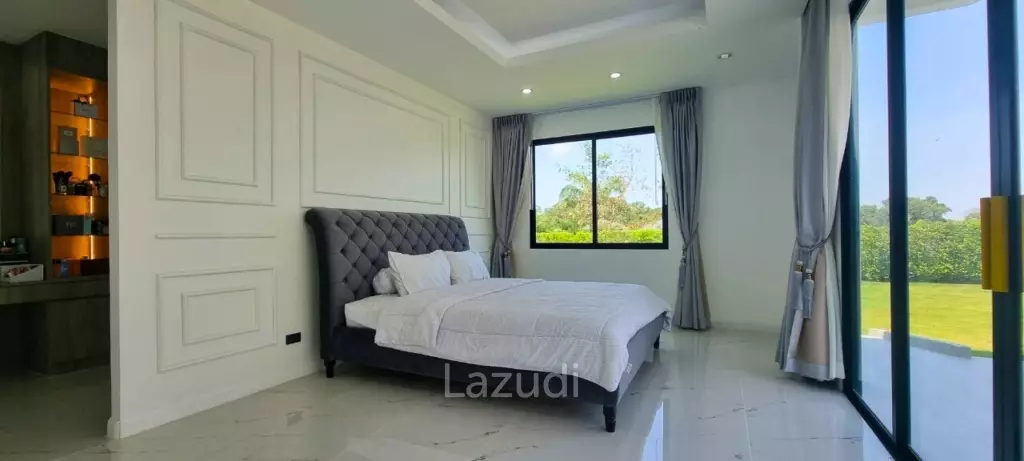 4 Beds 4 Baths 550 SQ.M. Horseshoe Point