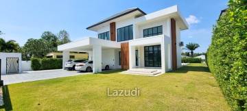 4 Beds 4 Baths 550 SQ.M. Horseshoe Point