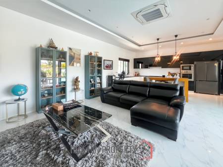 For Sale : Luxury 3-Bed Villa with Pool in Aria 2 Hua Hin
