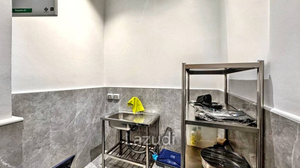 Luxurious Office for Rent in Khlong Toei Nuea