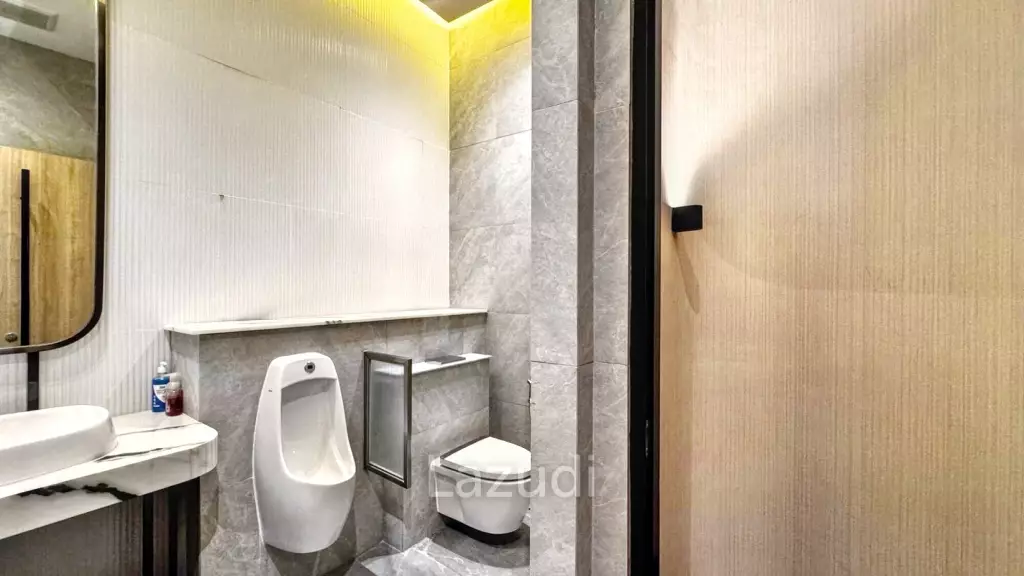 Luxurious Office for Rent in Khlong Toei Nuea