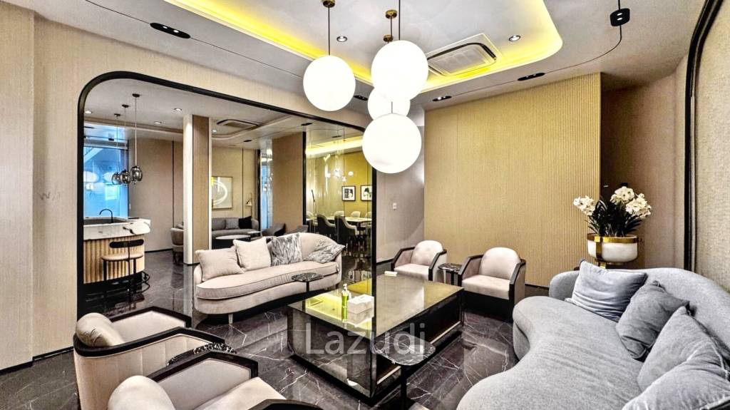 Luxurious Office for Rent in Khlong Toei Nuea