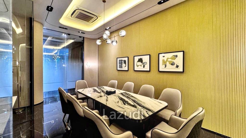 Luxurious Office for Rent in Khlong Toei Nuea