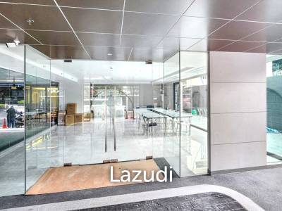 70sqm Retail Space in New Luxury Residential Building on Sukhumvit 39 – Perfect for Your Next Business!