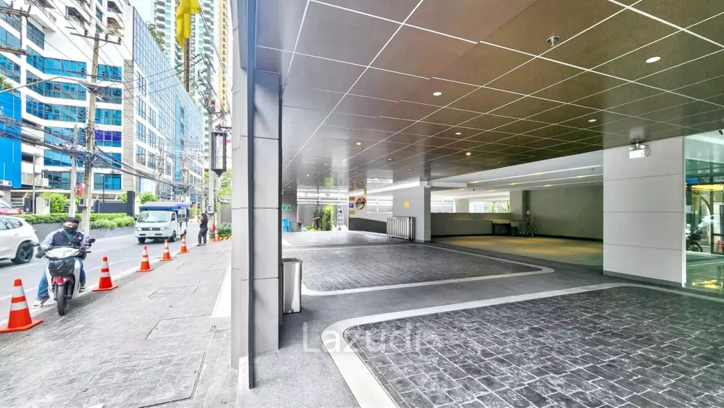 70sqm Retail Space in New Luxury Residential Building on Sukhumvit 39 – Perfect for Your Next Business!