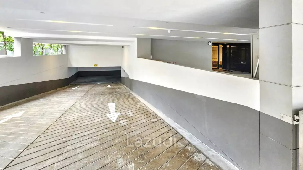 70sqm Retail Space in New Luxury Residential Building on Sukhumvit 39 – Perfect for Your Next Business!
