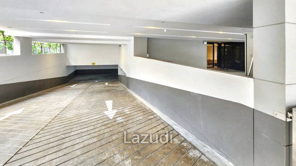 70sqm Retail Space in New Luxury Residential Building on Sukhumvit 39 – Perfect for Your Next Business!