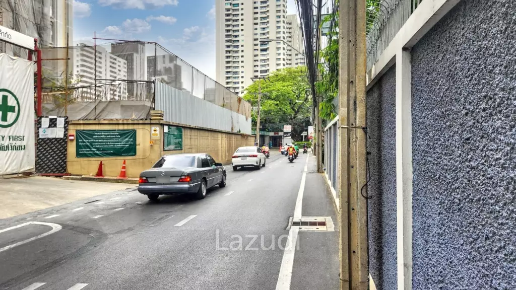 70sqm Retail Space in New Luxury Residential Building on Sukhumvit 39 – Perfect for Your Next Business!