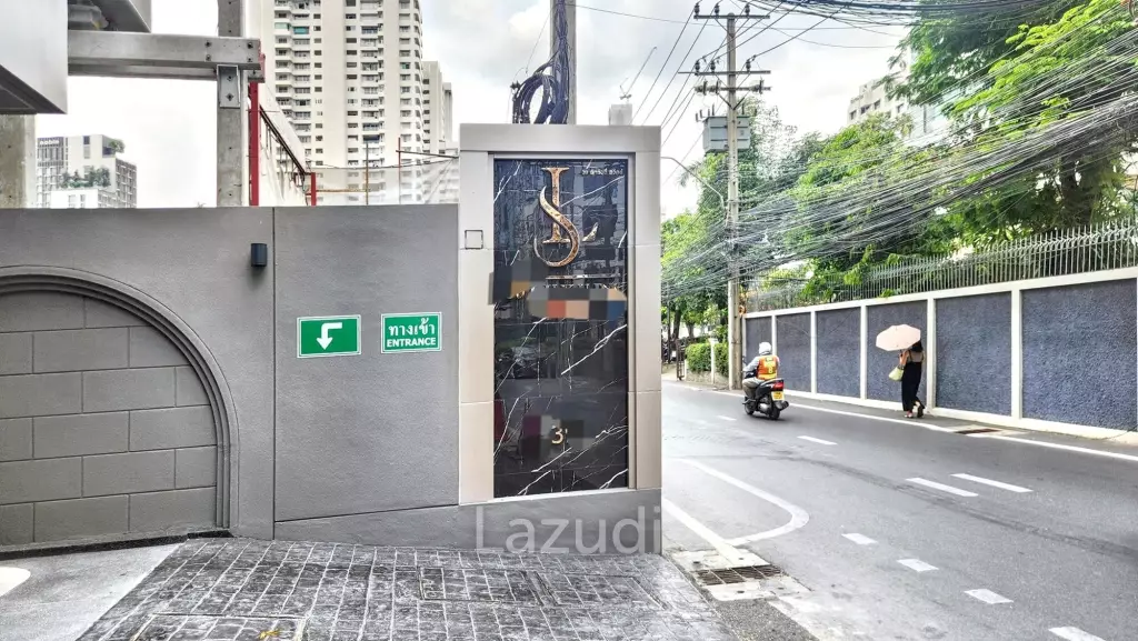 70sqm Retail Space in New Luxury Residential Building on Sukhumvit 39 – Perfect for Your Next Business!