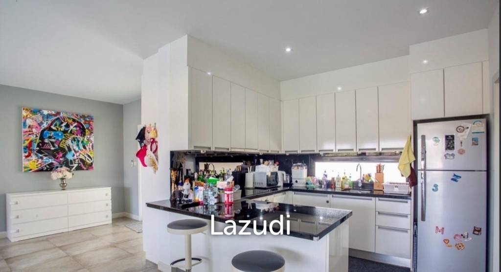Black Mountain Golf Course: 3 bedroom luxury pool villa on the golf course