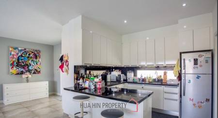 Black Mountain Golf Course: 3 bedroom luxury pool villa on the golf course