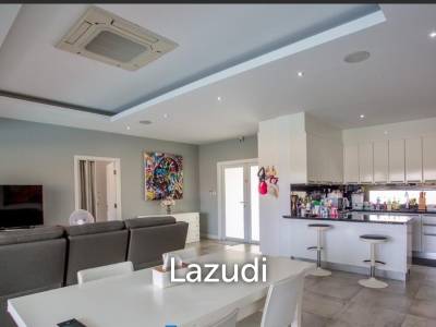 Black Mountain Golf Course: 3 bedroom luxury pool villa on the golf course