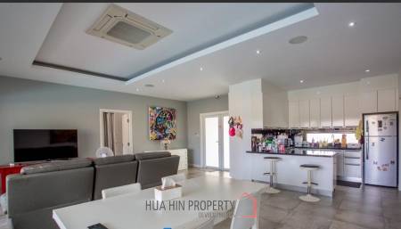 Black Mountain Golf Course: 3 bedroom luxury pool villa on the golf course