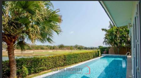 Black Mountain Golf Course: 3 bedroom luxury pool villa on the golf course