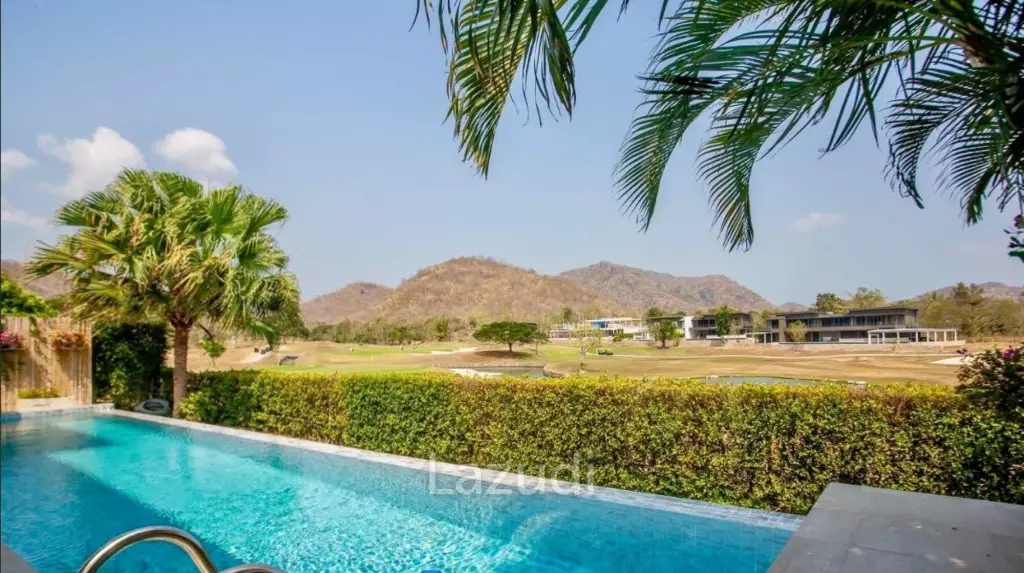 Black Mountain Golf Course: 3 bedroom luxury pool villa on the golf course