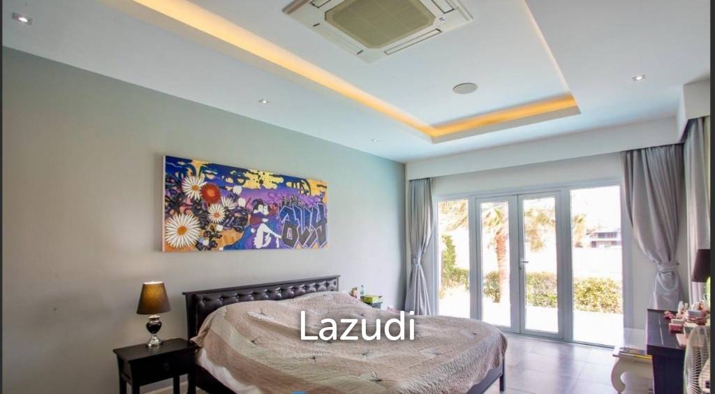 Black Mountain Golf Course: 3 bedroom luxury pool villa on the golf course