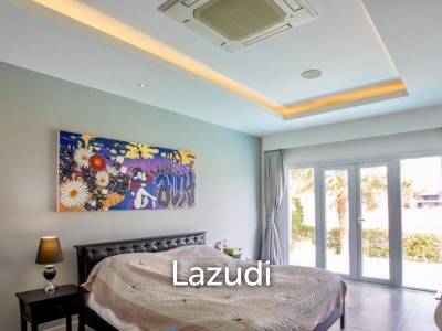 Black Mountain Golf Course: 3 bedroom luxury pool villa on the golf course