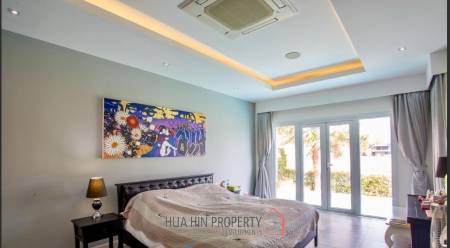 Black Mountain Golf Course: 3 bedroom luxury pool villa on the golf course