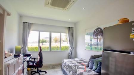 Black Mountain Golf Course: 3 bedroom luxury pool villa on the golf course