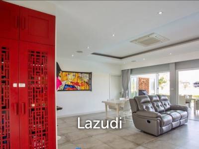 Black Mountain Golf Course: 3 bedroom luxury pool villa on the golf course