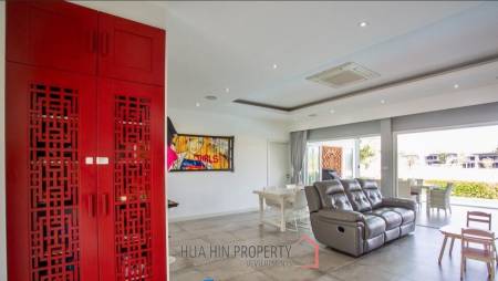 Black Mountain Golf Course: 3 bedroom luxury pool villa on the golf course