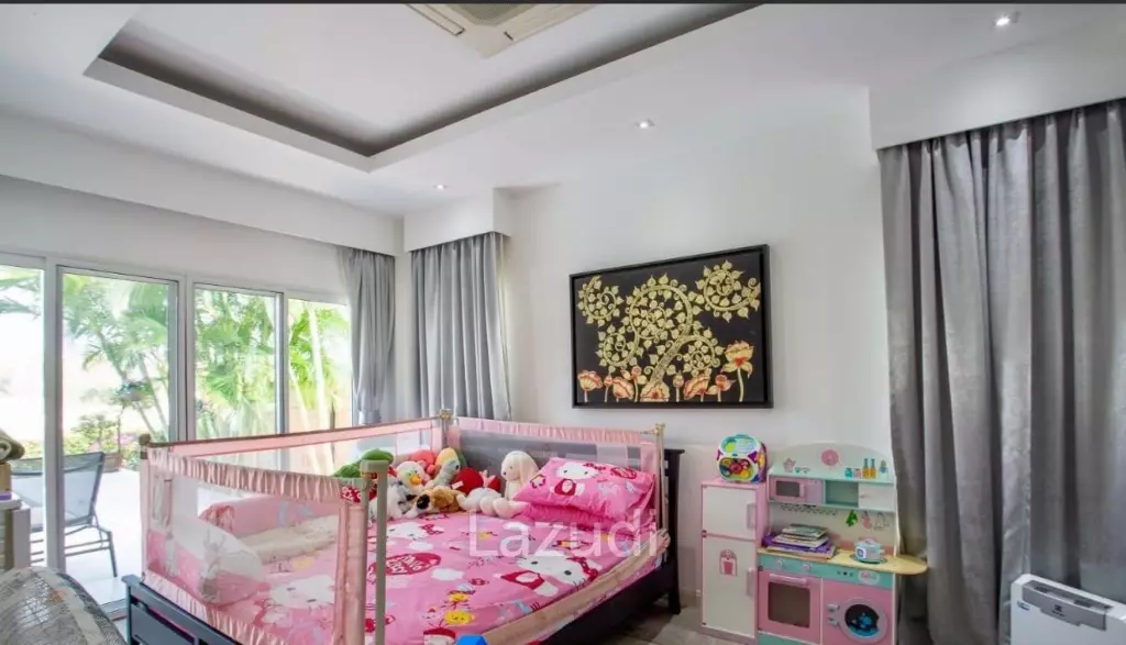 Black Mountain Golf Course: 3 bedroom luxury pool villa on the golf course