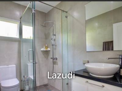 Black Mountain Golf Course: 3 bedroom luxury pool villa on the golf course