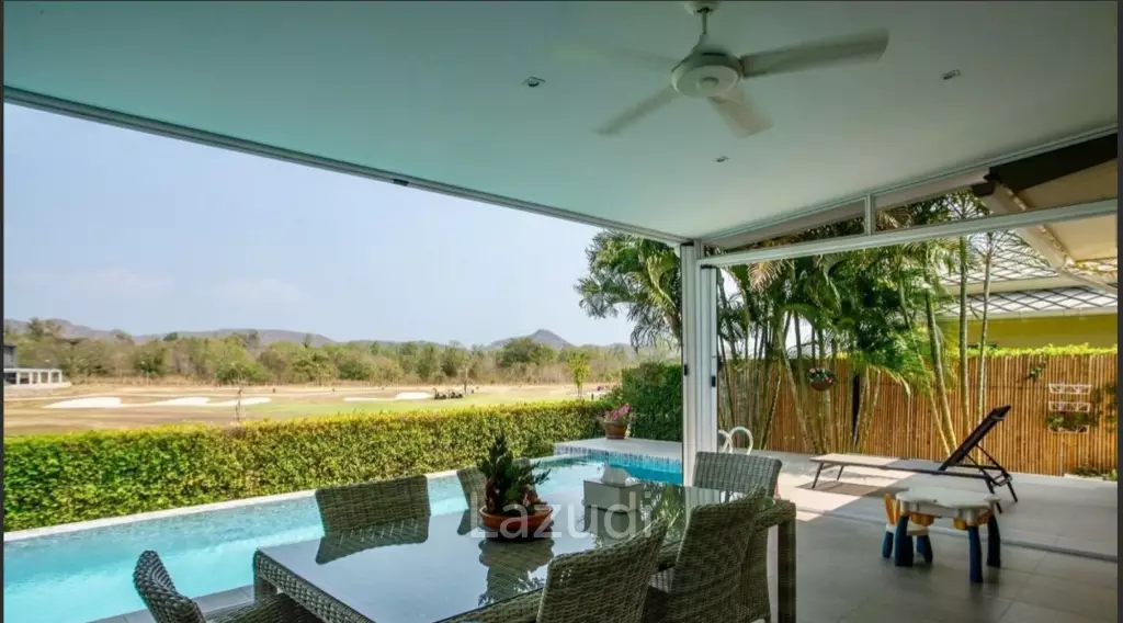 Black Mountain Golf Course: 3 bedroom luxury pool villa on the golf course