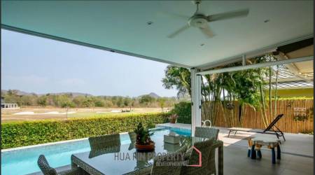 Black Mountain Golf Course: 3 bedroom luxury pool villa on the golf course