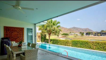 Black Mountain Golf Course: 3 bedroom luxury pool villa on the golf course