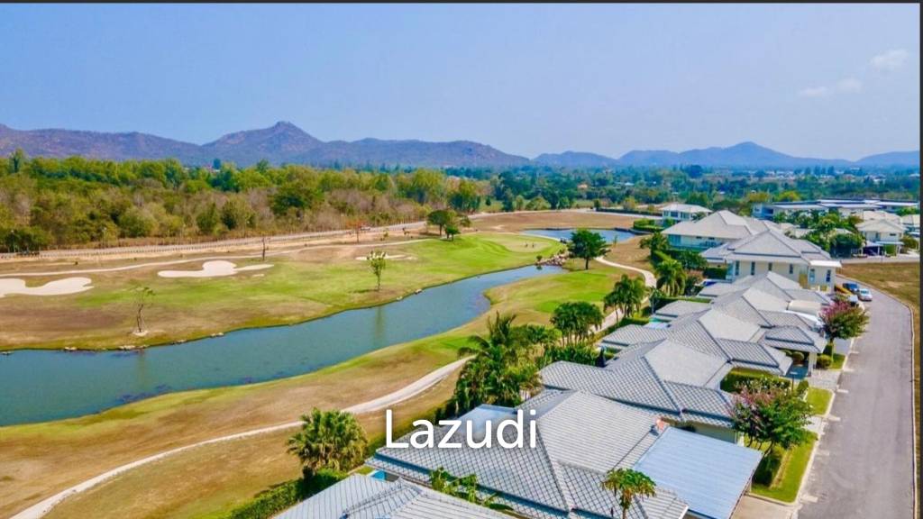 Black Mountain Golf Course: 3 bedroom luxury pool villa on the golf course