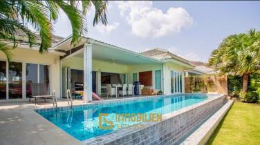 Black Mountain Golf Course: 3 bedroom luxury pool villa on the golf course