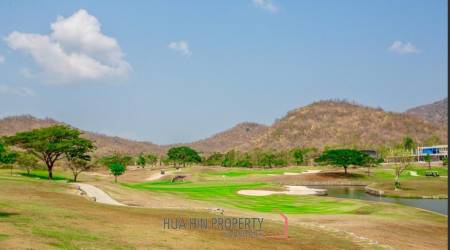 Black Mountain Golf Course: 3 bedroom luxury pool villa on the golf course