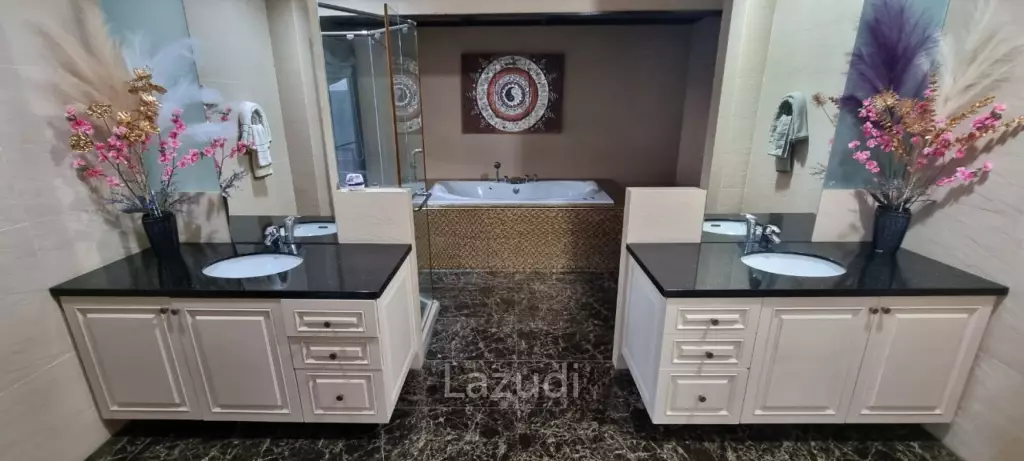 5 Beds 5 Baths 650 SQ.M. Pattaya Paradise Village 2