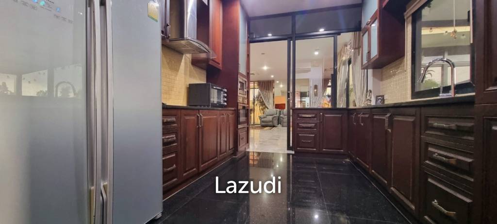 5 Beds 5 Baths 650 SQ.M. Pattaya Paradise Village 2