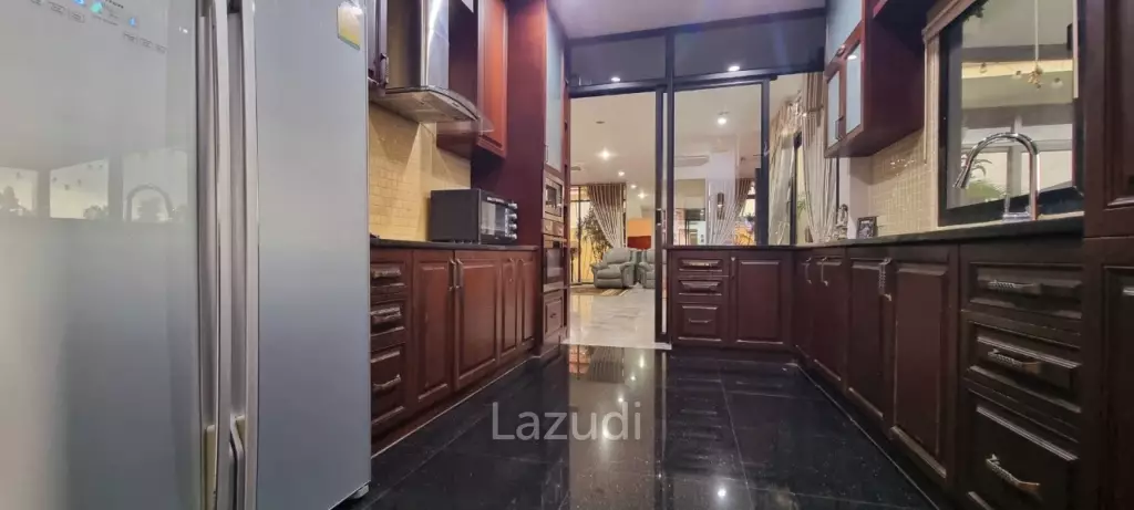 5 Beds 5 Baths 650 SQ.M. Pattaya Paradise Village 2