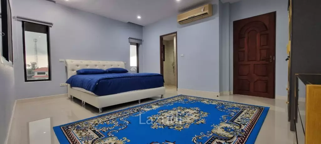 5 Beds 5 Baths 650 SQ.M. Pattaya Paradise Village 2