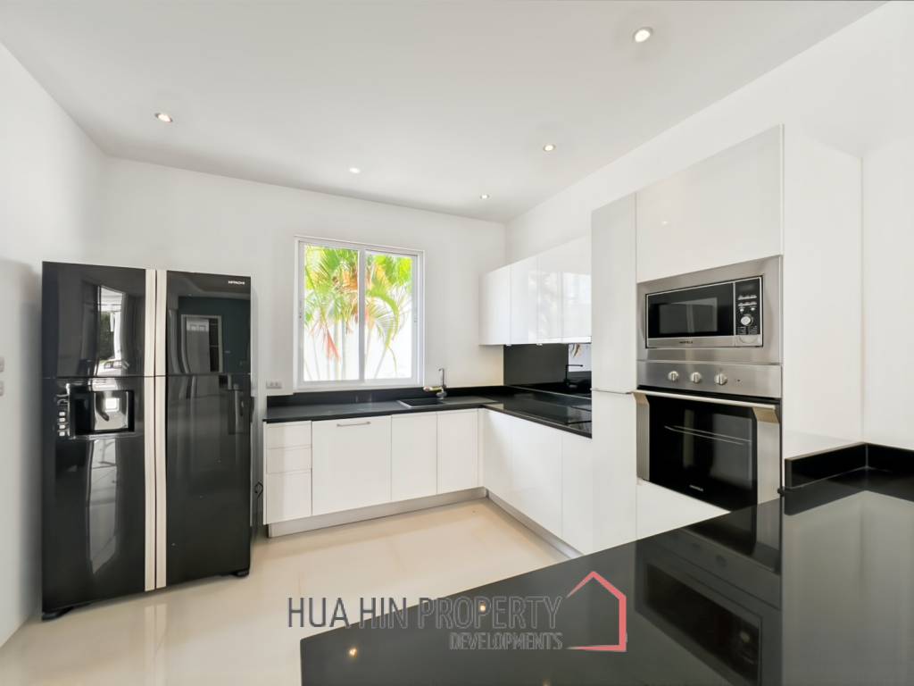 Exclusive 4 Bedroom Villa with Private Pool in Falcon Hill Hua Hin